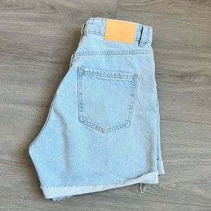 Zara High Rise Mom Fit Distressed Ripped Light Wash Denim Jean Shorts